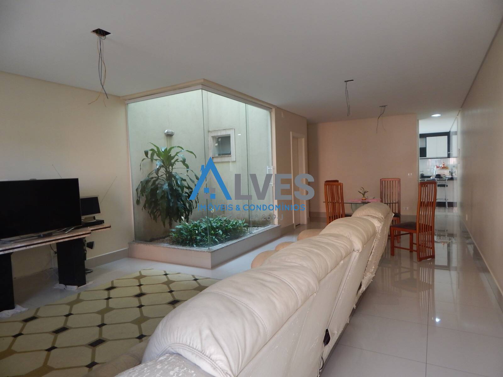 Casa, 3 quartos, 245 m² - Foto 1