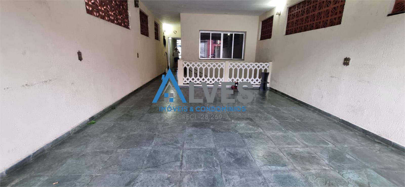 Casa para alugar com 3 quartos, 250m² - Foto 1