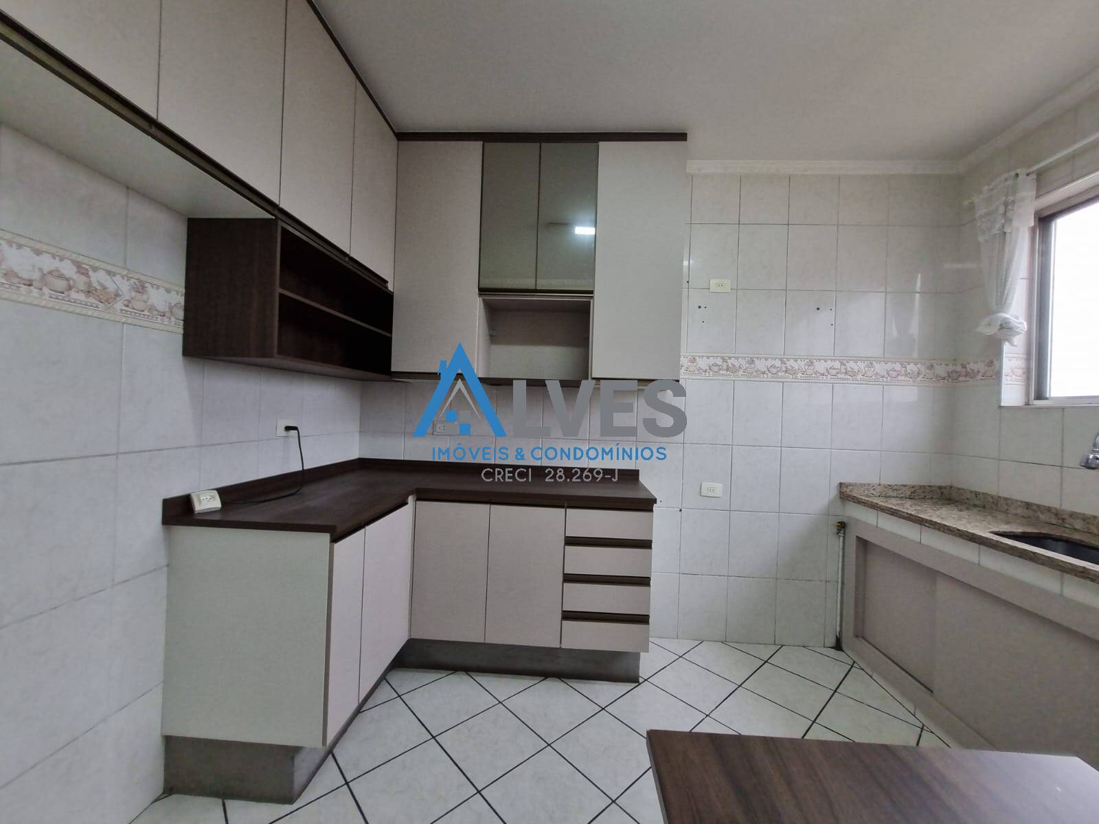 Casa para alugar com 3 quartos, 250m² - Foto 11
