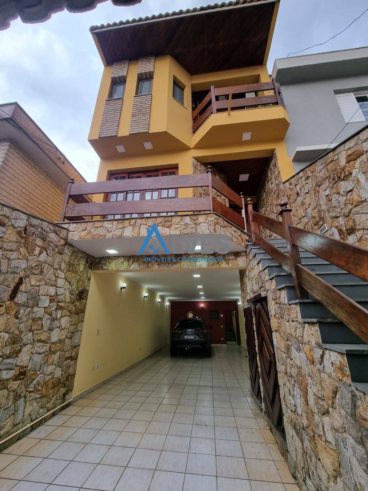 Sobrado, 3 quartos, 330 m² - Foto 1
