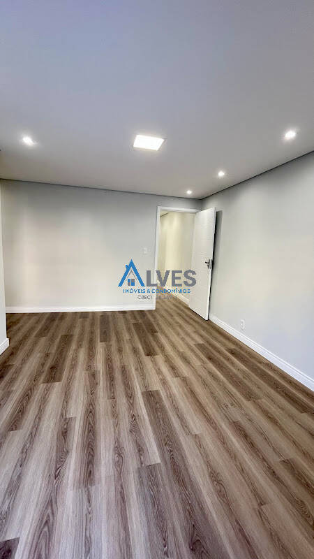 Casa à venda com 3 quartos, 192m² - Foto 11