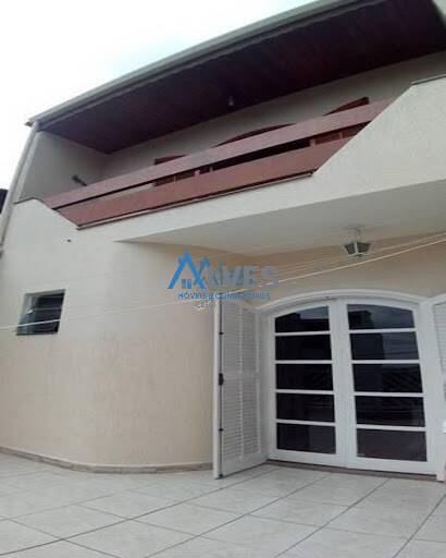 Casa, 4 quartos, 225 m² - Foto 1